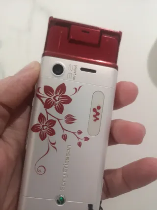 Sony Ericsson W595 Flower Edition