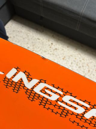 Tabla Kitesurf Slingshot naranja