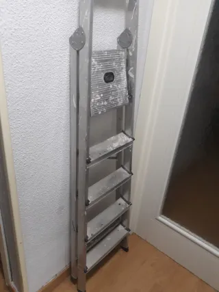 Escalera aluminio 4 peldaños