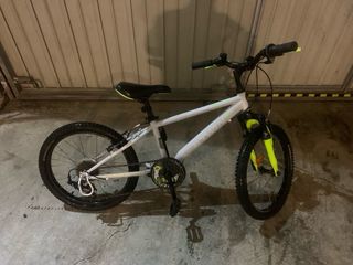 Bicicleta infantil blanca y verde