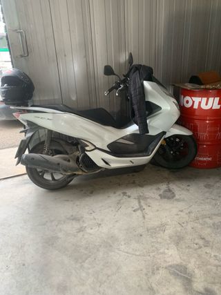 Honda PCX 125 (ACEPTO CAMBIOS)