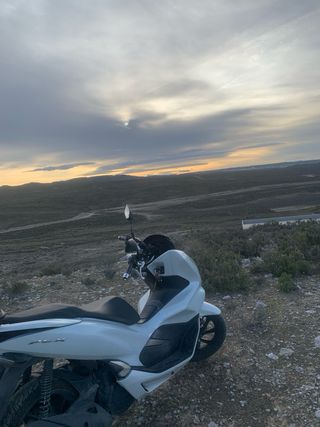 Honda PCX 125 (ACEPTO CAMBIOS)