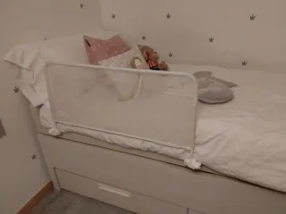 Barrera de seguridad para cama infantil