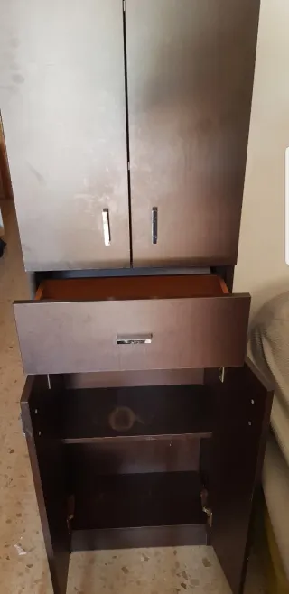 Mueble armario alto madera y metal