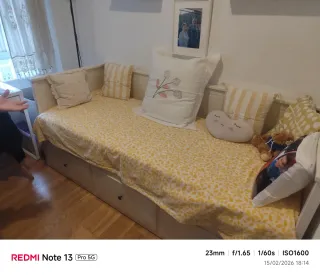 Cama Diván Blanca con almacenaje.