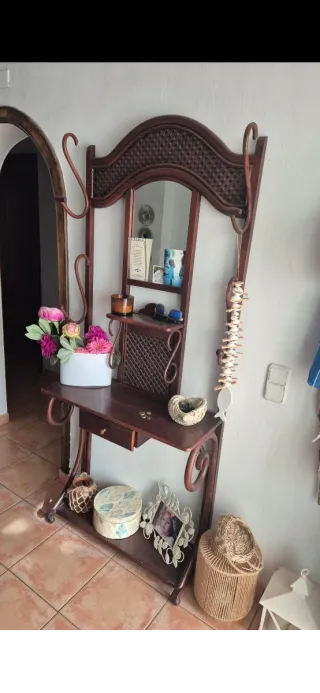 Entradita, mueble recibidor.