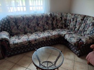 Sofá esquinero tela y madera