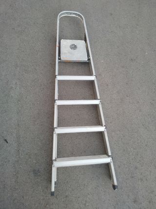 Escalera aluminio 5 peldaños plegable