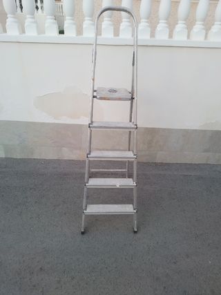 Escalera aluminio 5 peldaños plegable