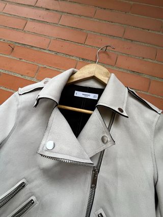 Chaqueta Biker, blanco roto. Usada una vez.