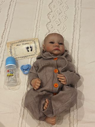 Bambola reborn con ciuccio e biberon