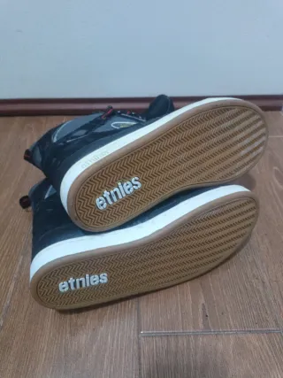 Botas Ozark Trail ETNIES Negras y Grises