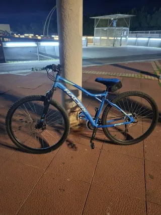 Bicicleta de Montaña Azul precio negociable