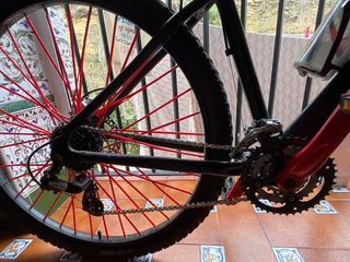 Bicicleta Montaña Negra y Roja