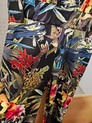 Mono con estampado multicolor de la marca Kahyra