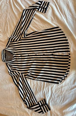 Camisa de rayas blancas y negras
