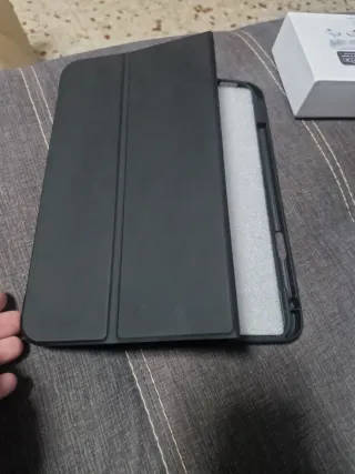 Custodia nera per iPad