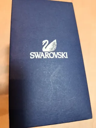 Pulsera Swarovski en su caja