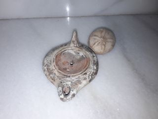 Lámpara de barro romana antigua