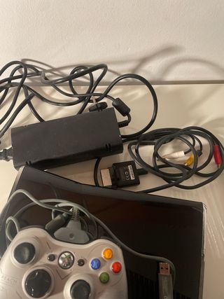 Xbox 360 Slim+ 18 Giochi + Controller originale