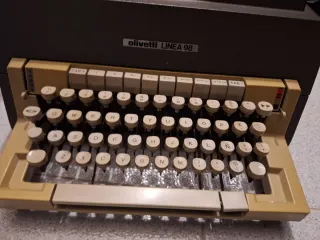 Máquina de escribir Olivetti Linea 98