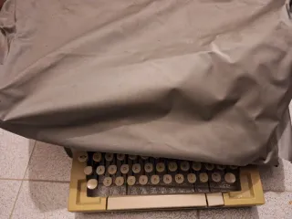 Máquina de escribir Olivetti Linea 98