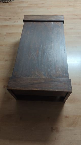 Mesa de centro de madera con cajón