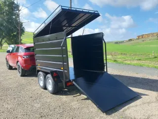 Remolque caja cerrada doble eje con freno