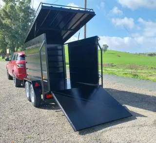 Remolque caja cerrada doble eje con freno