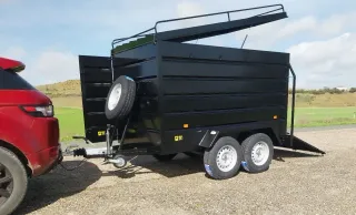 Remolque caja cerrada doble eje con freno