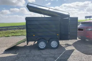 Remolque caja cerrada doble eje con freno