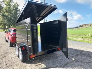 Remolque caja cerrada doble eje con freno