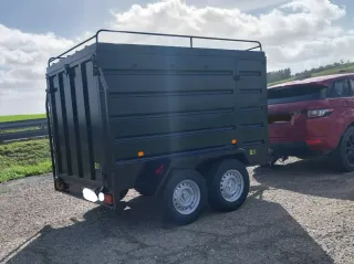 Remolque caja cerrada doble eje con freno