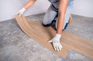 Instalador de tarima vinílica