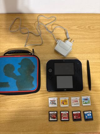Nintendo 2DS Negra + Funda y Juegos