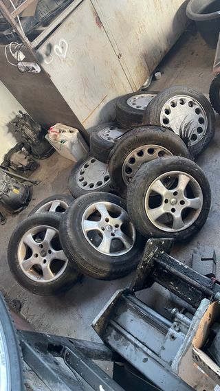 lote 4 Llantas Nissan 15”