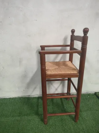 Trona/silla alta de madera maciza. Nuevo sin usar