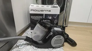 Aspiradora Rowenta compacta sin bolsa