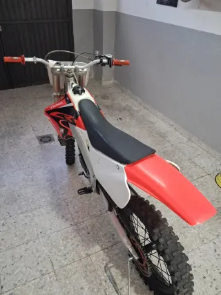 Honda 125 CR Motocross Roja y Blanca