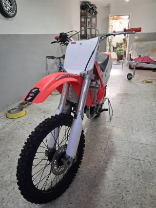 Honda 125 CR Motocross Roja y Blanca