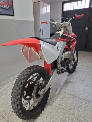 Honda 125 CR Motocross Roja y Blanca