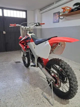 Honda 125 CR Motocross Roja y Blanca