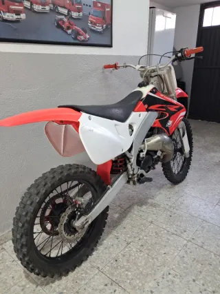 Honda 125 CR Motocross Roja y Blanca