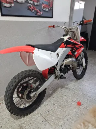 Honda 125 CR Motocross Roja y Blanca