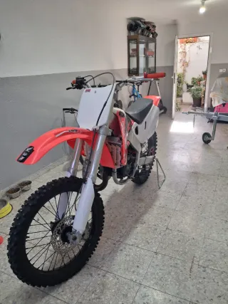 Honda 125 CR Motocross Roja y Blanca
