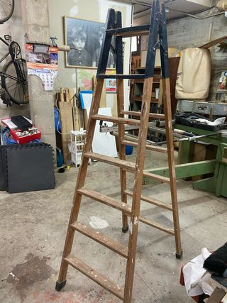 Escalera de madera plegable