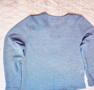 Camiseta casual manga larga gris.