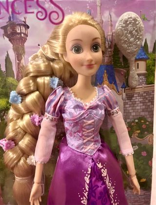 muñeca Rapunzel disney store princess 2020