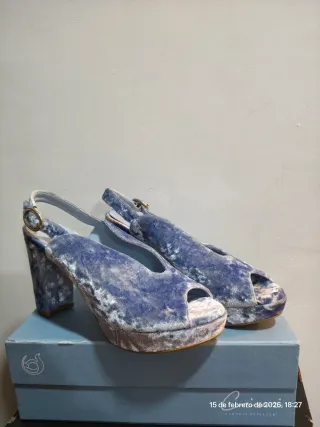 Zapatos de tacón azul terciopelo