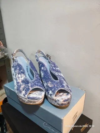 Zapatos de tacón azul terciopelo